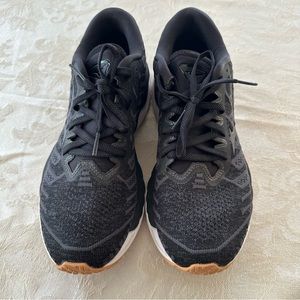 Size 8 Mizuno Running Shoes